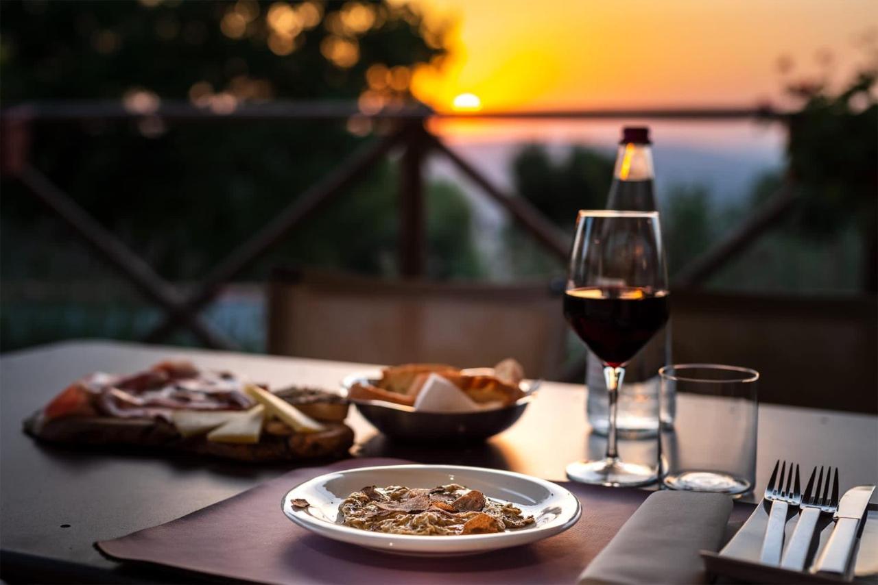 Albergo Ristorante Il Terziere Trevi Esterno foto